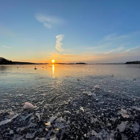 Majatalo Laiskanlinna Puujärven Rannalla Huoneisto